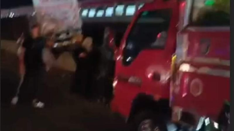 تصادم سيارة نقل بقطار في طوخ