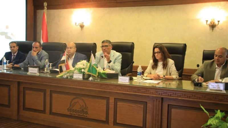 خلال الاجتماع