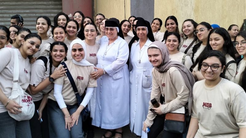 صورة لمديرة مدرسة رهبات في امتحانات الثانوية العامة