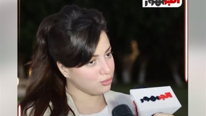 الفنانة منى فاروق
