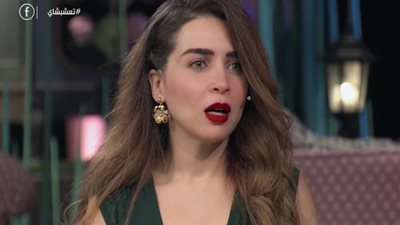 مي عز الدين تؤدي عمرة للمنتج حسام شوقي: دعواتكم بالرحمة للضهر والسند