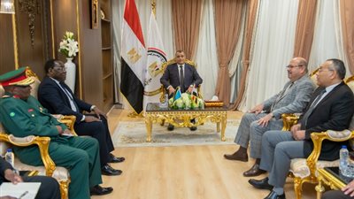 وزير الدولة للإنتاج الحربي يستقبل سفير تنزانيا لبحث التعاون بين الجانبين
