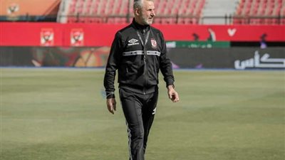 الأهلي يحدد موعد جلسة تجديد عقد 