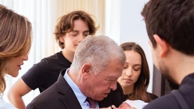 العائلة الملكية الأردنية تحتفي بالمولودة الجديدة إيمان (صور)