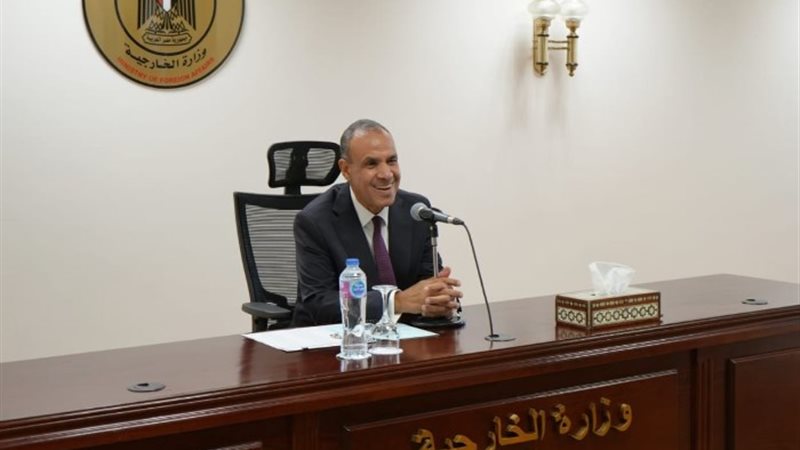 الدكتور بدر عبد العاطي