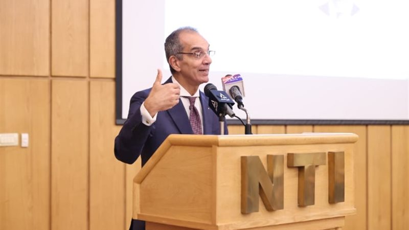 عمرو طلعت وزير الاتصالات وتكنولوجيا المعلومات