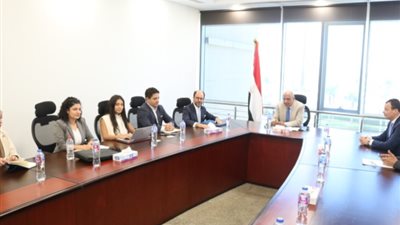 وزير الكهرباء يبحث تعزيز التعاون مع وفد بنك الاستثمار الأوروبي