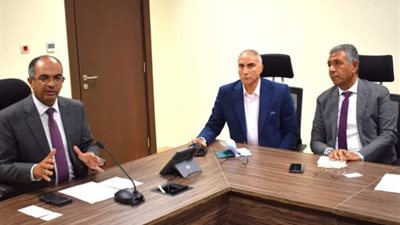 نائب وزير الإسكان يبحث مع سيمنز العالمية الحلول الذكية والمستدامة