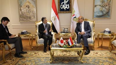 وزير الطيران: نقل الرحلات الجوية للمبنى الجديد بمطار برج العرب تدريجيا