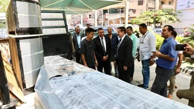 للتكاتف بين أبناء المجتمع، محافظ المنوفية يسلم غرفة أثـاث وسجاد لعرائس أيتام