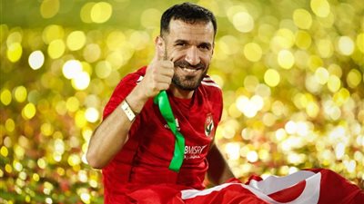الأهلي يجدد عقد علي معلول لمدة موسم واحد (تفاصيل)
