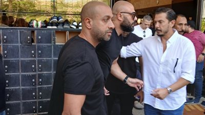 نجوم الفن فى وداع صلاح حسني إلى مثواه الأخير