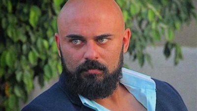 أحمد صلاح حسني يتلقى عزاء والده في مسجد الشرطة غدا