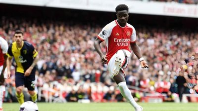 ساكا يقود تشكيل أرسنال في نهائي كأس الإمارات أمام ليون الفرنسي