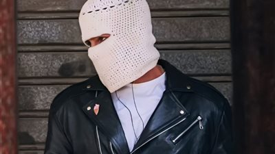 بعد إثارته الجدل، تعرف على شكوك الجماهير حول شخصية الملثم «توو ليت»