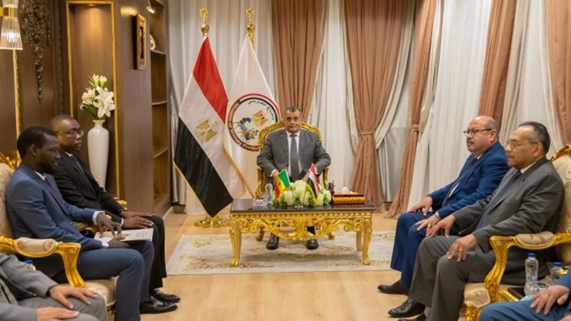 وزير الدولة للإنتاج الحربي وسفير السنغال والوفد المرافق له