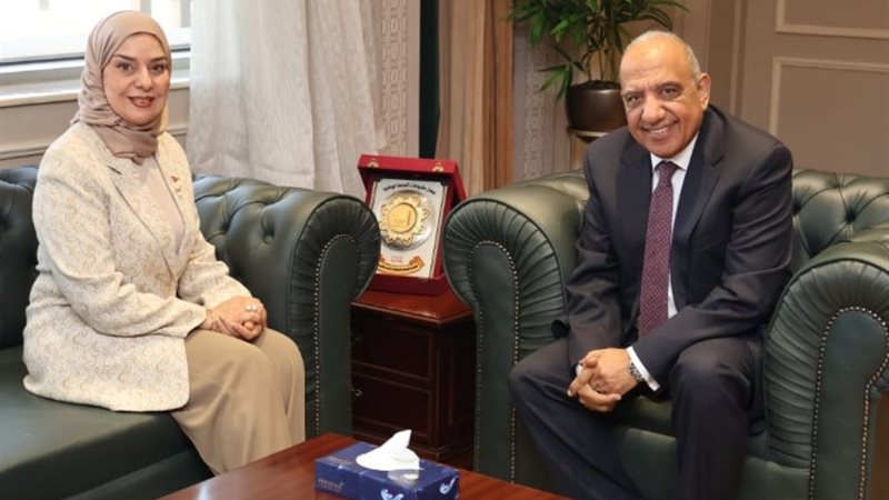 وزير الكهرباء وسفيرة البحرين في مصر