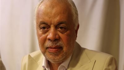 بالدموع، تكريم أشرف زكي بمهرجان «جرش» في الأردن (فيديو)