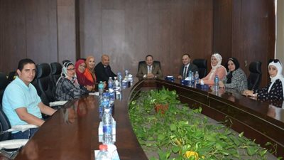 رئيس جامعة دمياط يبحث آليات تعزيز الترتيب في التصنيفات الدولية