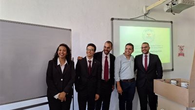 4 طلاب مصريين يقدمون مشروع تخرج عن كيفية الهيدروجين واستخدامه بديلا للغاز للسيارات والسفن