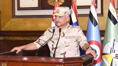 وزير الدفاع يشهد تنفيذ المرحلة الرئيسية لمشروع مراكز القيادة التعبوي للجيش الثاني الميداني