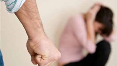 بسبب شكه فى سلوكها، وصلة تعذيب لربة منزل على يد زوجها فى عين شمس