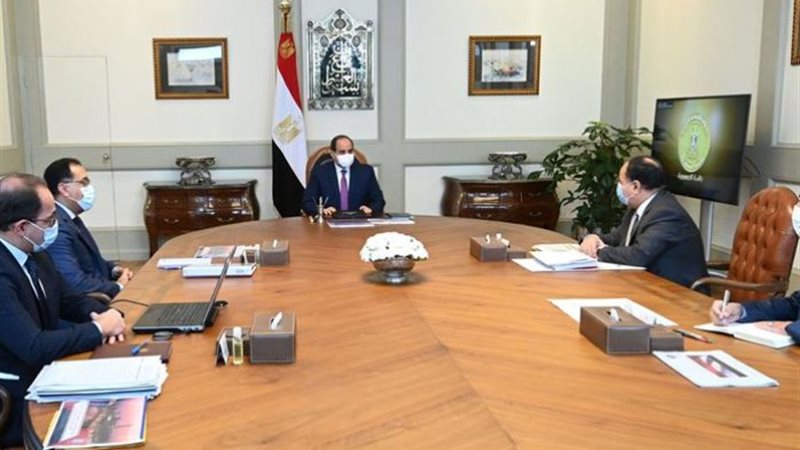 الرئيس السيسى مع رئيس الوزراء ووزير المالية