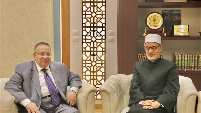 المفتي ونقيب الأشراف
