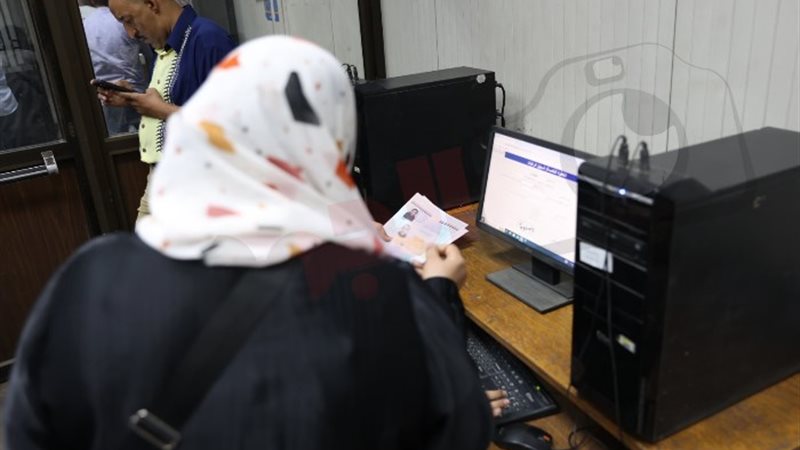 طلاب الثانوية العامة أثناء تقديم طلبات التنسيق
