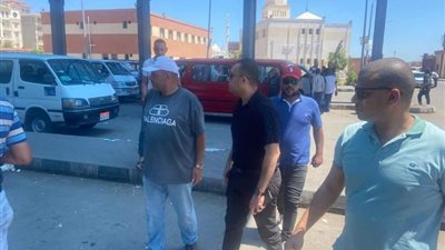 رئيس جهاز دمياط الجديدة يتفقد انتظام العمل داخل الموقف الغربى بالمدينة