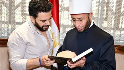 «قالي حقك علينا»، الفنان كريم الحسيني يكشف لـ«الجمهور» كواليس زيارته لوزير الأوقاف