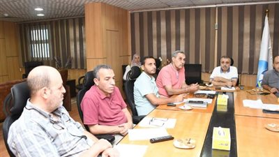 رئيس «مياه دمياط» يتابع عملية الخط الناقل للمياه من محطة كفر سليمان