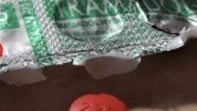 النيابة تطلب تقرير المعمل الكيميائي في واقعة ضبط أقراص مخدرة بمطار القاهرة