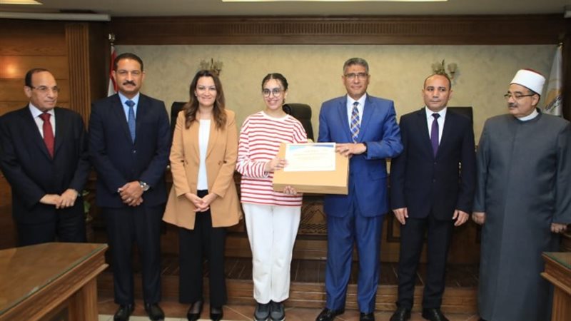 محافظ الجيزة يكرم الأوائل