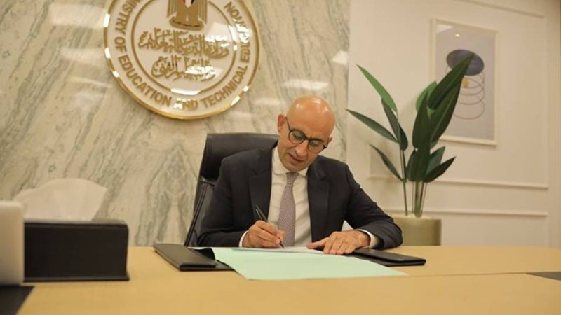 محمد عبد اللطيف وزير التعليم