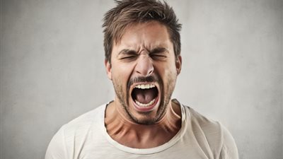يضر بصحتك الجسدية والعقلية، 4 أسباب وراء شعورنا بالغضب غير المنضبط