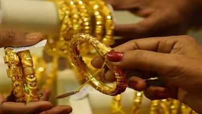 وسط قلة المعروض، إقبال كبير على شراء الذهب (خاص)