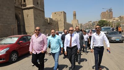 المحافظ يتفقد أعمال تطوير القاهرة التاريخية لزيادة الاستثمارات السياحية