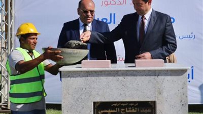 محافظ دمياط يضع حجر أساس لأحد المنتجعات السياحية بالمدينة الجديدة (صور)