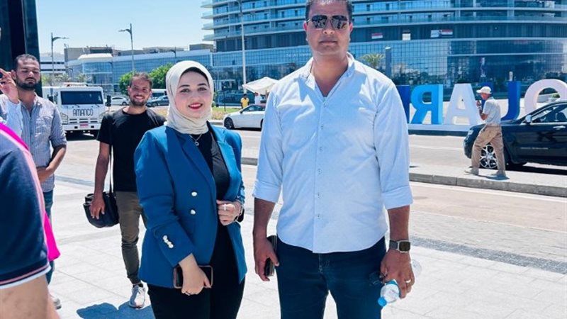 رئيس جهاز مدينة العلمين مع محررة الجمهور