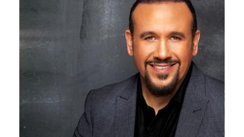 الفنان هشام عباس