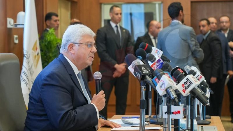 الدكتور أيمن عاشور وزير التعليم العالي والبحث العلمي