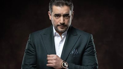 هاني سلامه وزوجته يقدمان واجب العزاء لـ «إيهاب فهمي» في حماه