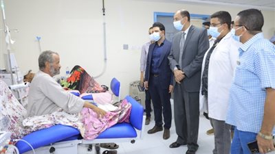 محافظ سوهاج يحيل رئيس قرية أولاد نصير إلى التحقيق ووقفه عن العمل