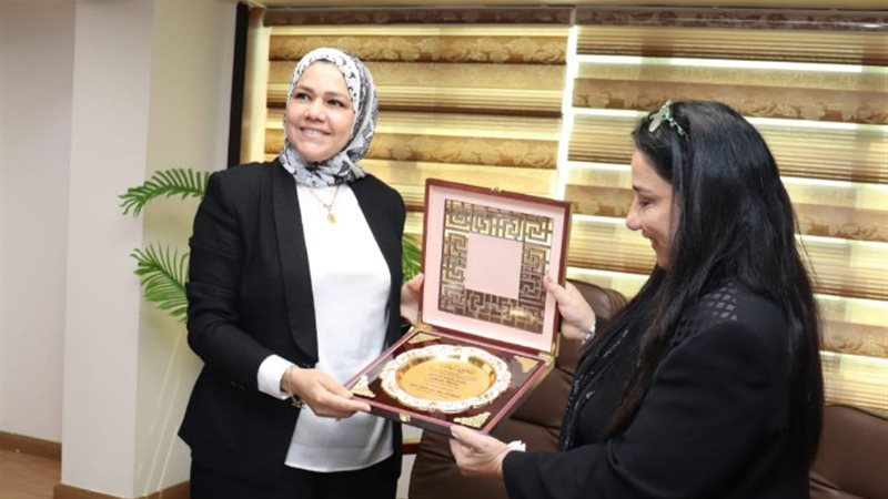 جانب من توقيع البروتوكول بين الضرائب وأكاديمية طيبة