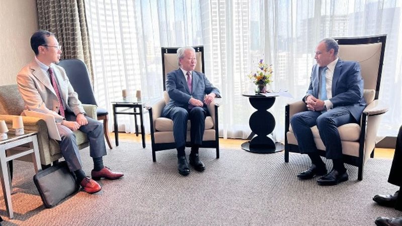 وزير الخارجية مع رئيس «الجايكا»