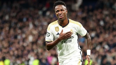 تطورات جديدة في عرض الصندوق السعودي ضم فينسيوس لروشن