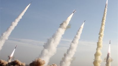 الفصائل الفلسطينية تضرب تل أبيب بصاروخ