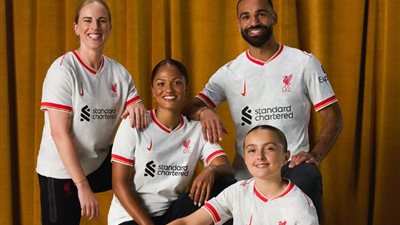 سر ظهور محمد صلاح مع 3 فتيات من ليفربول (صور)
