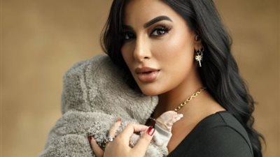 جوري بكر تنقذ سيدة بلا مأوى وطفلتها حديثة الولادة
